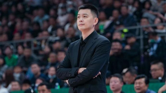 世界杯官方平台-CBA最帅的教练也下课了！辽宁男篮宣布杨鸣因个人身体原因辞职